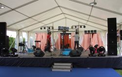 Установка сцены в Party Tent